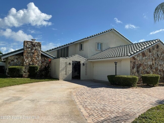 Foto del edificio - 215 Andros Ave