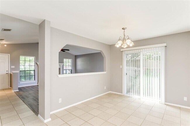 Foto del edificio - 816 Russet Valley Dr