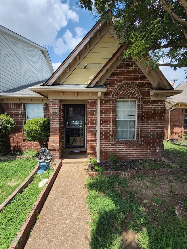 Building Photo - Welcome to 5495 Emerald Hills Dr!