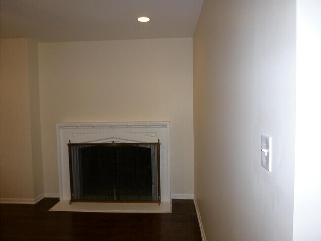Building Photo - 9318 S Loomis St