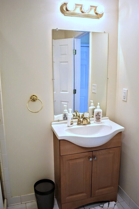Primary Photo - 620 Sideling Ct