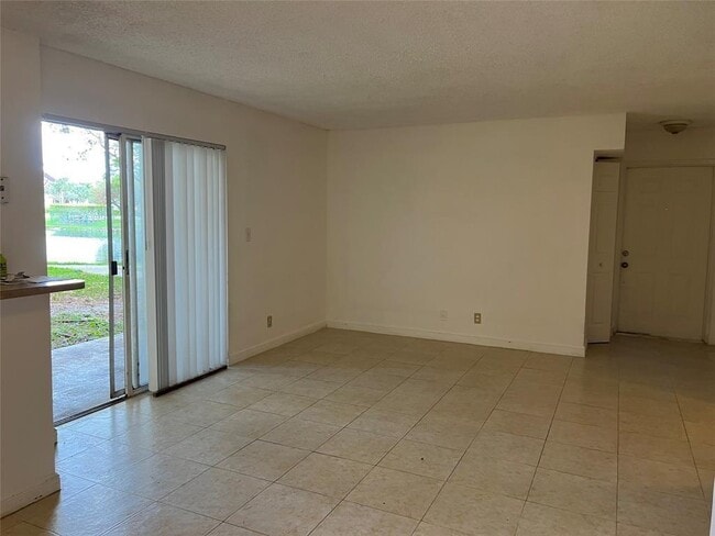Foto del edificio - 7680 Westwood Dr
