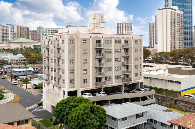 Building Photo - 802 Punahou St