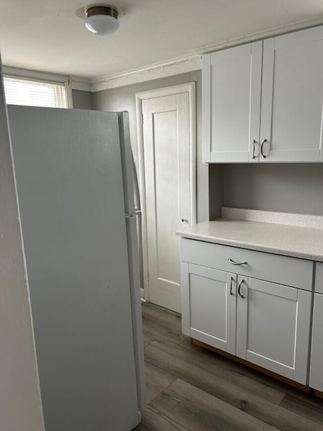 Building Photo - Studio Unit Close to UNR