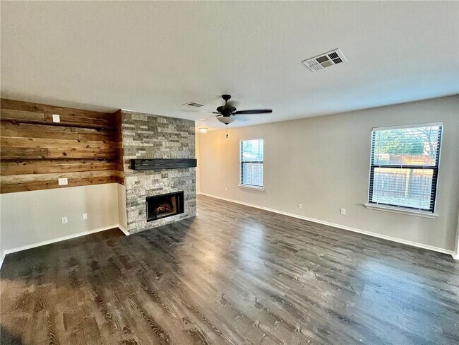 Foto del edificio - 3401 Nocona Cove