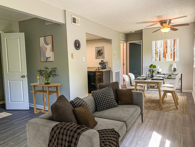 Building Photo - Lansdowne Grove - FREE Rent!