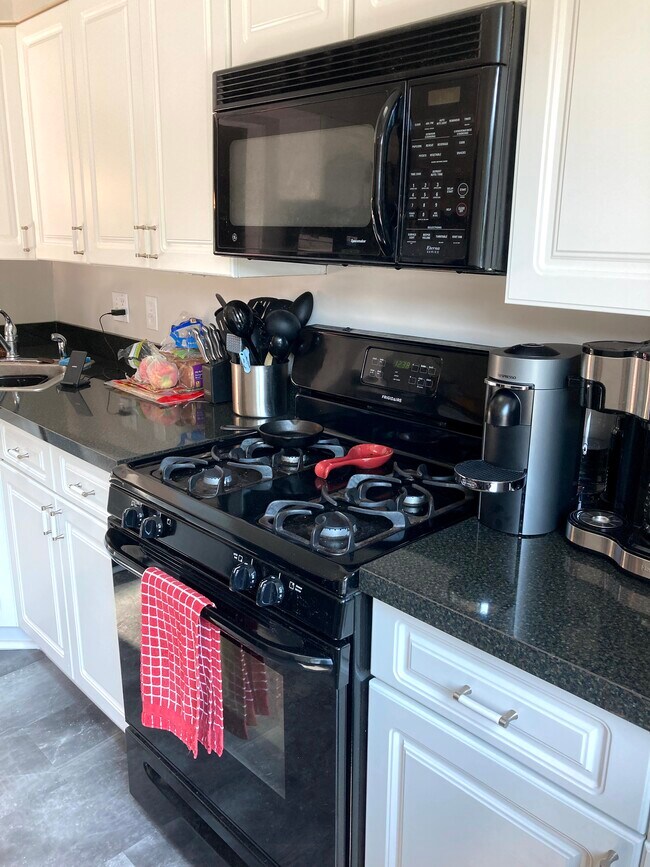 Kitchen - 541 Cypress Rd