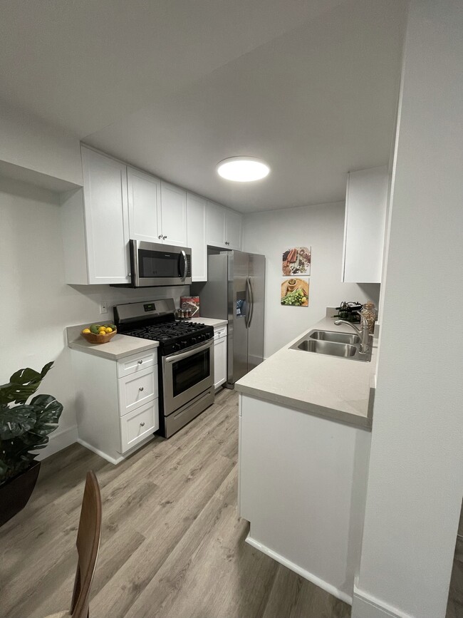 Foto del edificio - NEW 2 Bed, 2 Bath LOFTS! HEART OF KOREATOW...