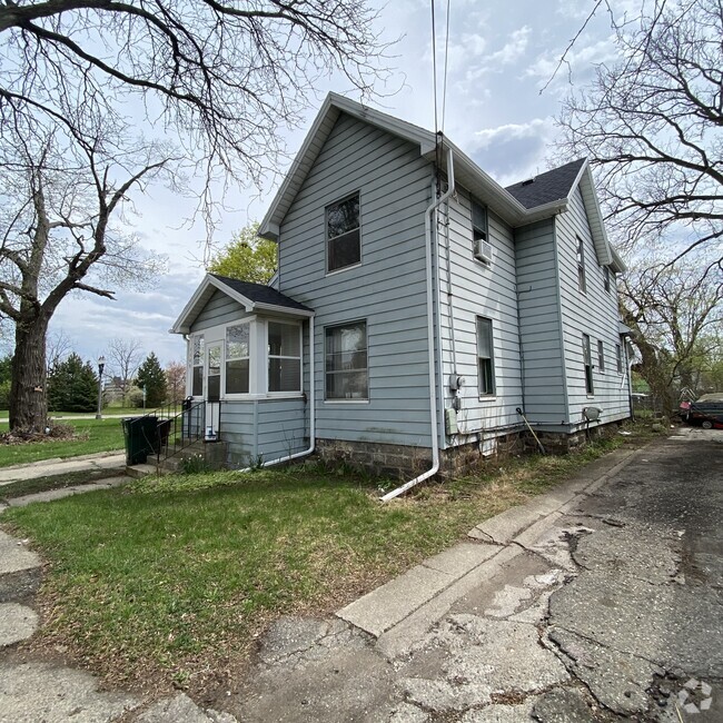 Building Photo - 1109 W Washtenaw St