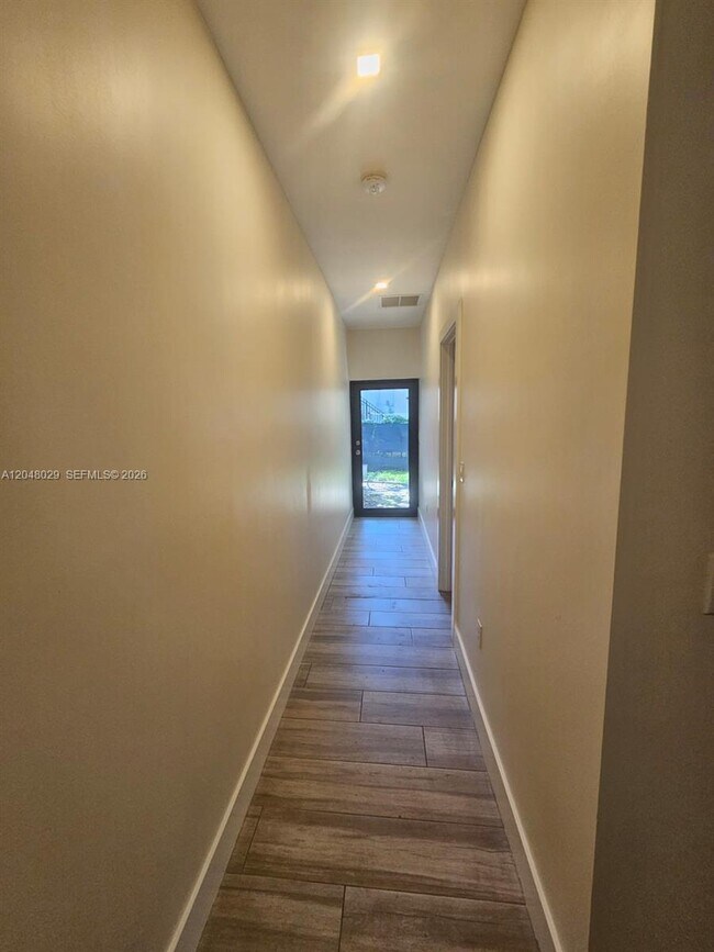 Foto del edificio - Northwest 3rd Avenue, Miami, FL 33127 - 3 BR 2 BA house
