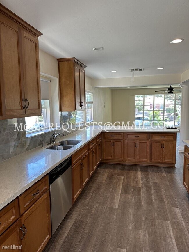 Foto del edificio - 3 br, 2 bath House - 5237 Via Corona Street