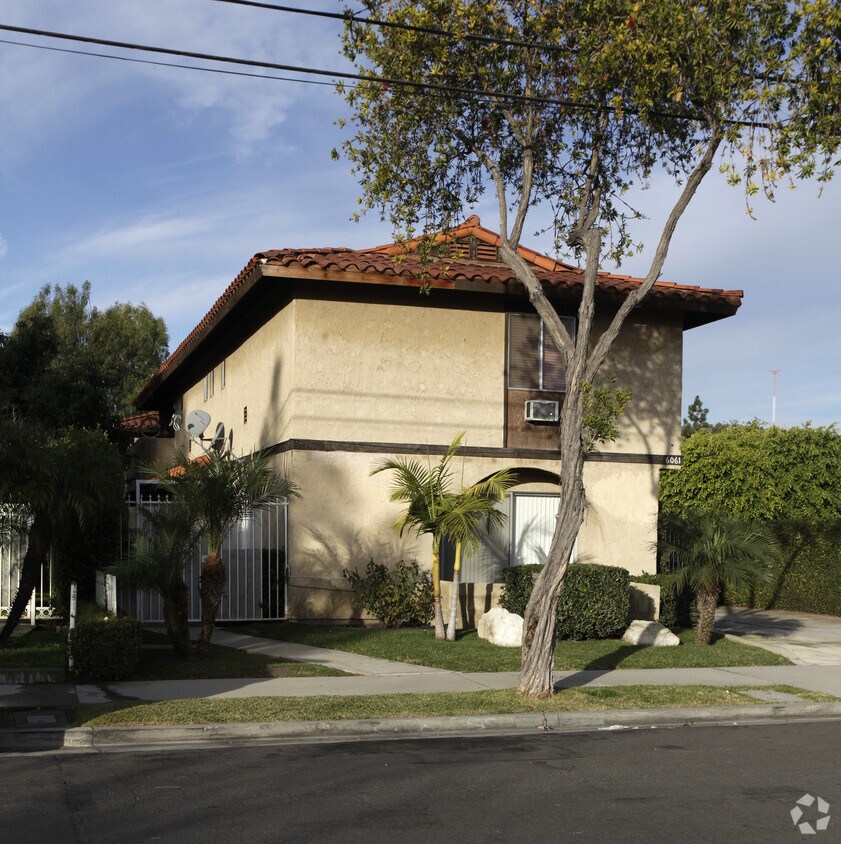 Building Photo - 6061 Kingman Ave