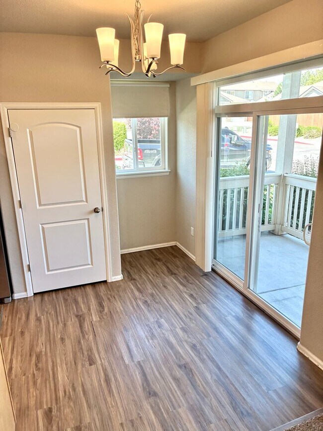 Foto del edificio - ***2 WEEKS FREE***West Greeley Spacious Townhome With New Carpet!