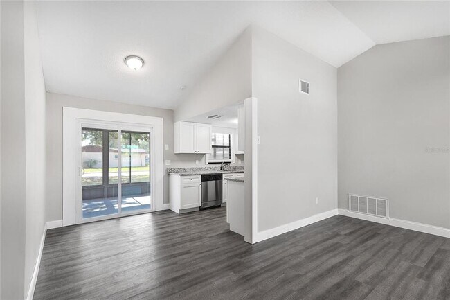Foto del edificio - 7001 Heath Dr