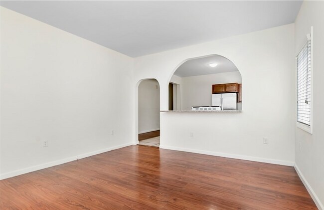 Building Photo - 3028 Edgehill Dr