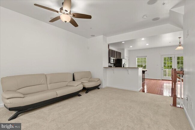 Building Photo - 7556 Willow Bottom Rd