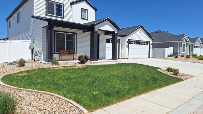 Building Photo - 4 Bedroom Home with 3 Car Garage in Enoch