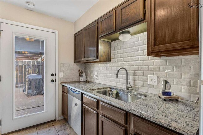 Foto del edificio - 2952 Gossett Dr