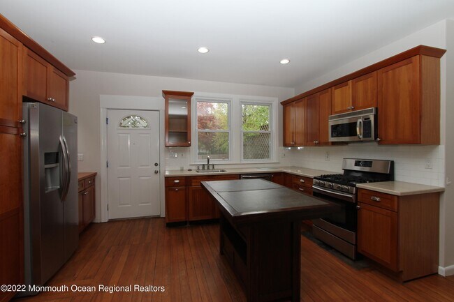 Building Photo - 198 E Bergen Pl