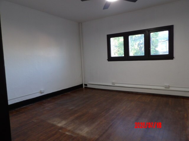 Foto del edificio - 217 E 3rd St