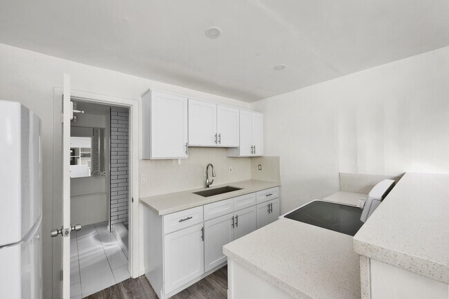 Foto del edificio - 132 E Central Blvd