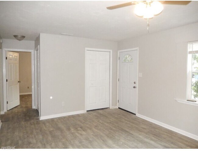 Foto del edificio - 2 br, 1 bath Duplex - 1901 Crosby Court B