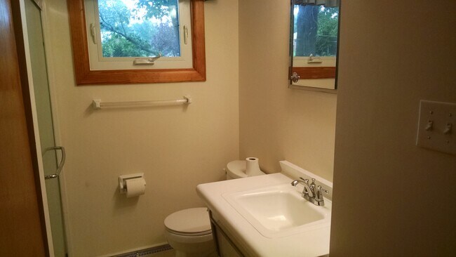 Building Photo - 550 Old Orchard Lane
