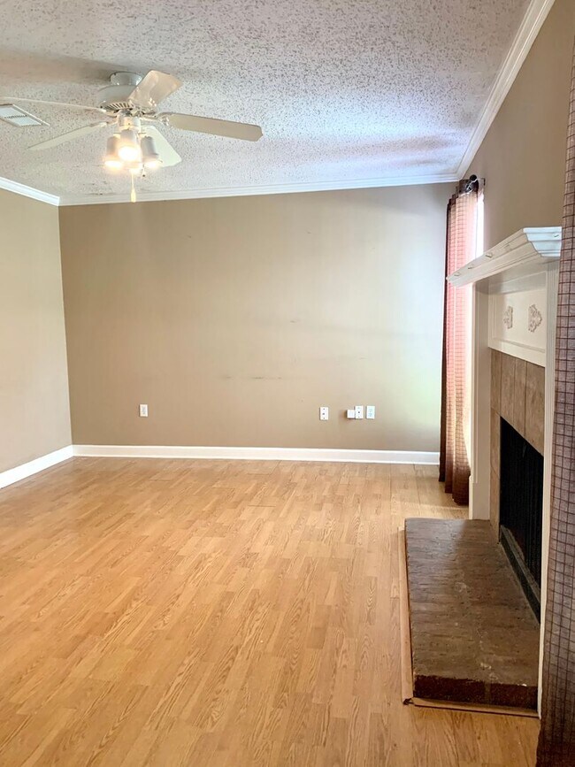 Foto del edificio - 2BR 2.5BA CONDO off Bluebonnet close to Pe...