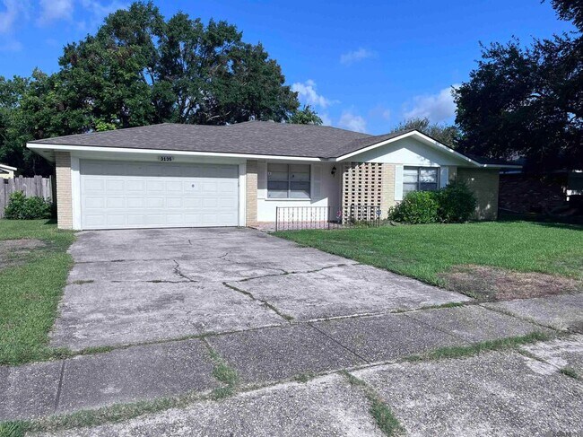 Foto del edificio - 3135 Woodcrest Dr