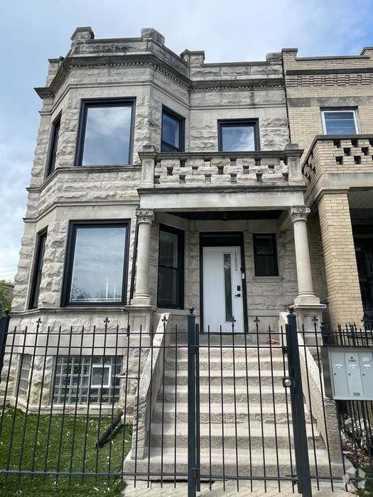Building Photo - 1652 S Ridgeway Ave