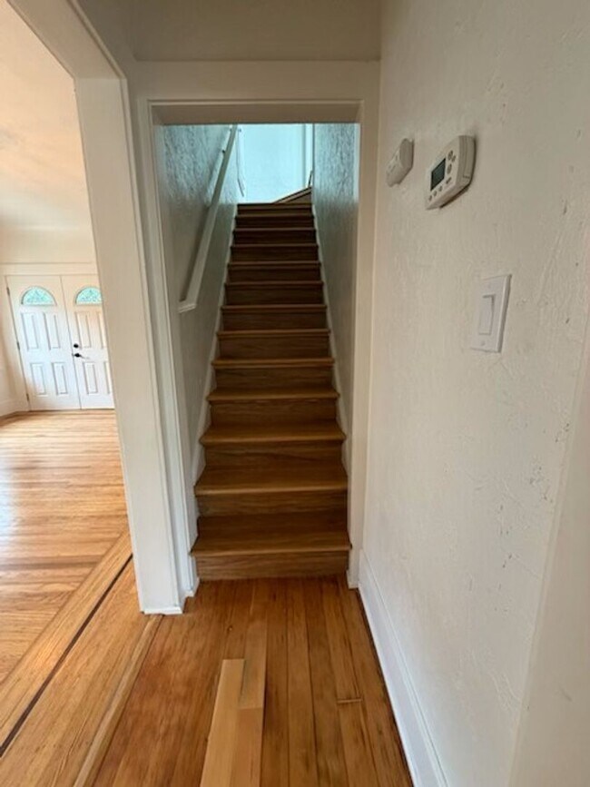 Building Photo - Updated Home Near UCD Med Center Available Now!