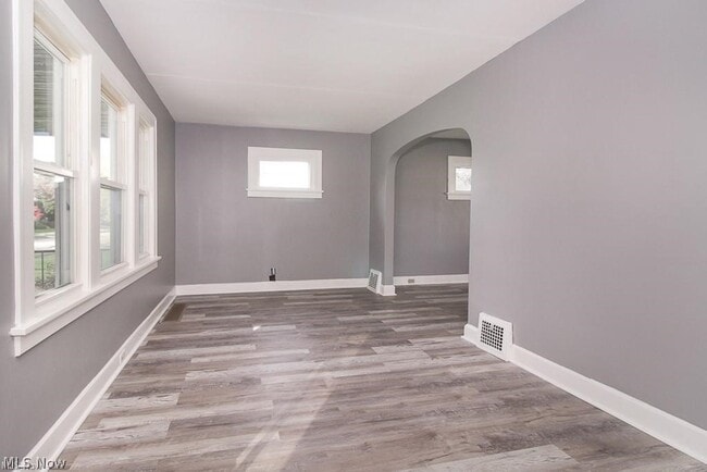 Building Photo - 4520 Kenmore Ave