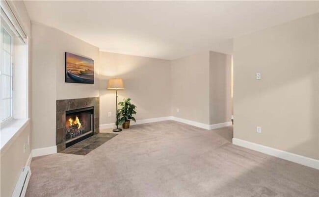 Foto del edificio - Spacious 2 Bed 1.5 Bath In Old Town Issaquah!