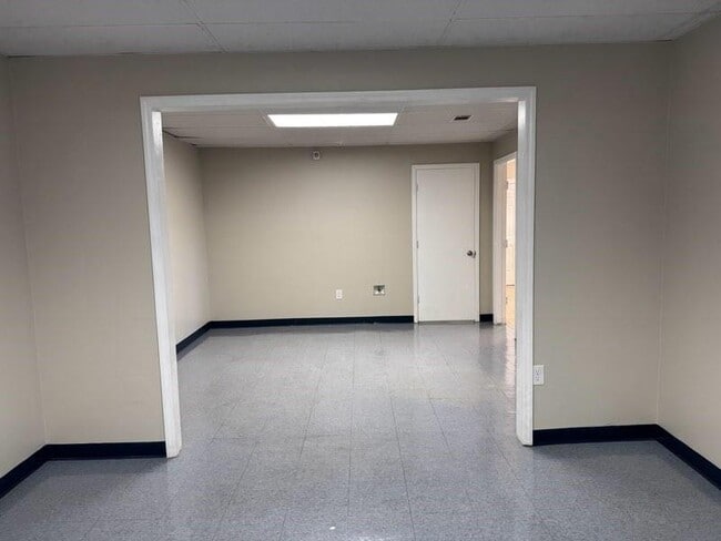 Building Photo - 108 Elm Rd