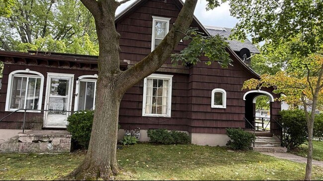 Building Photo - 920 Fulton St