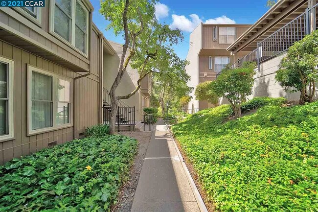 Another view from outside - 2083 Ascot Dr