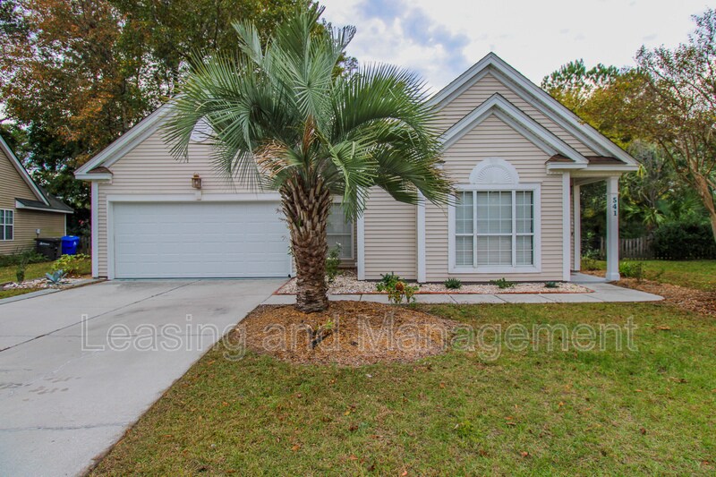 Primary Photo - 541 Antebellum Ln