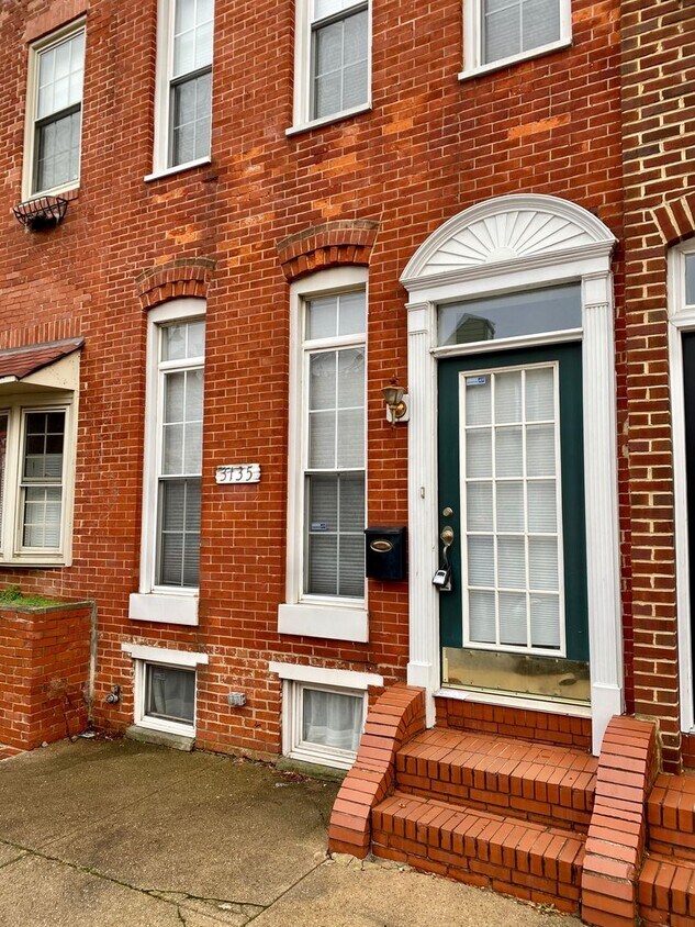 Primary Photo - Gorgeous 2Bed/2.5Bath Townhome with Roofto...