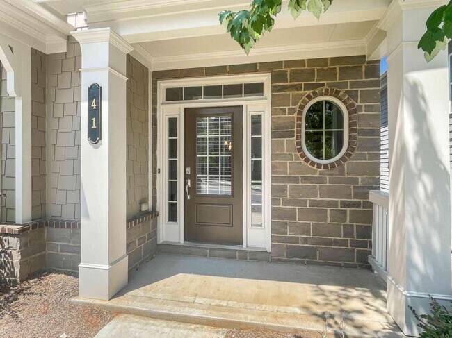 Building Photo - 41 Hedges St SE