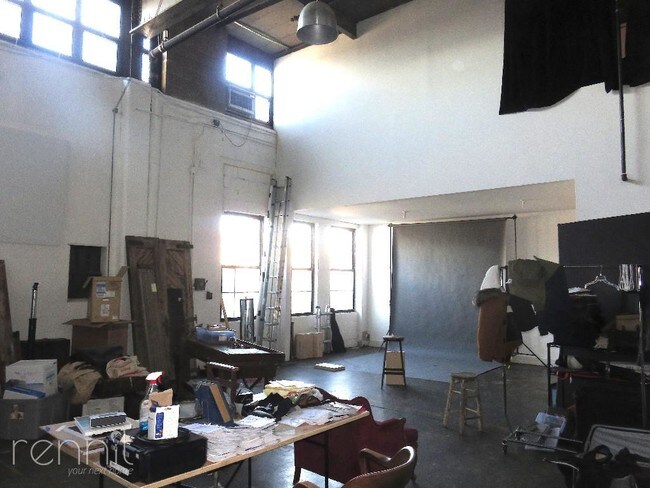 Building Photo - 338 Moffat St