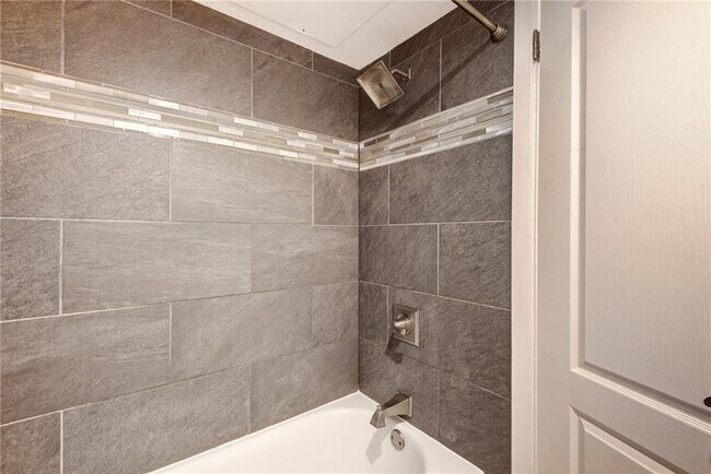 Foto del edificio - 6903 Deatonhill Dr