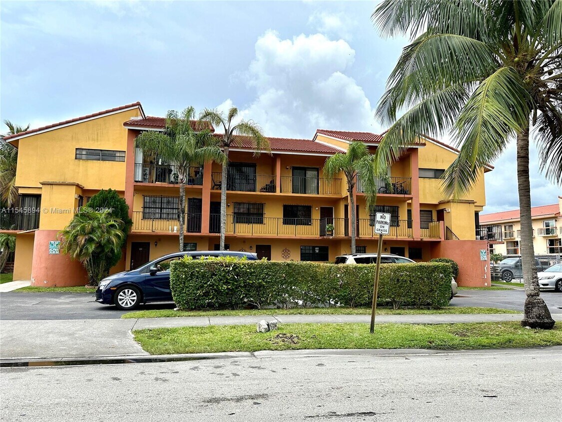 Primary Photo - 2582 W 56th St