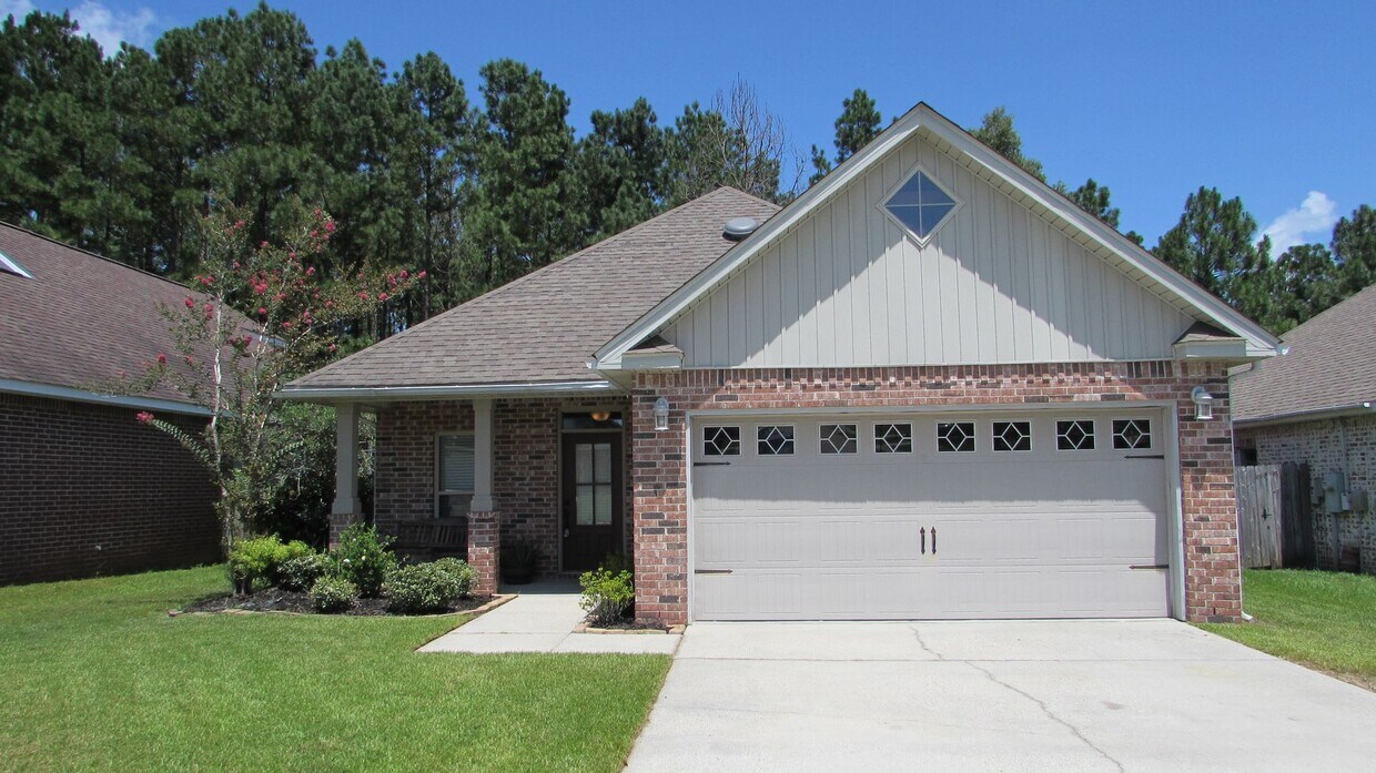 Primary Photo - 4 BEDROOM IN D'IBERVILLE