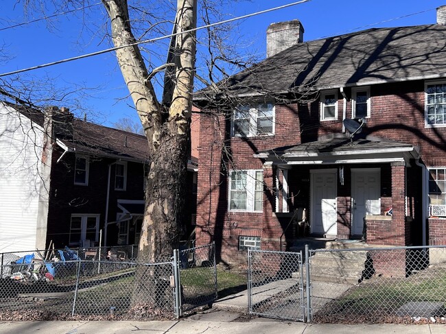 Building Photo - 1205 Sarah St