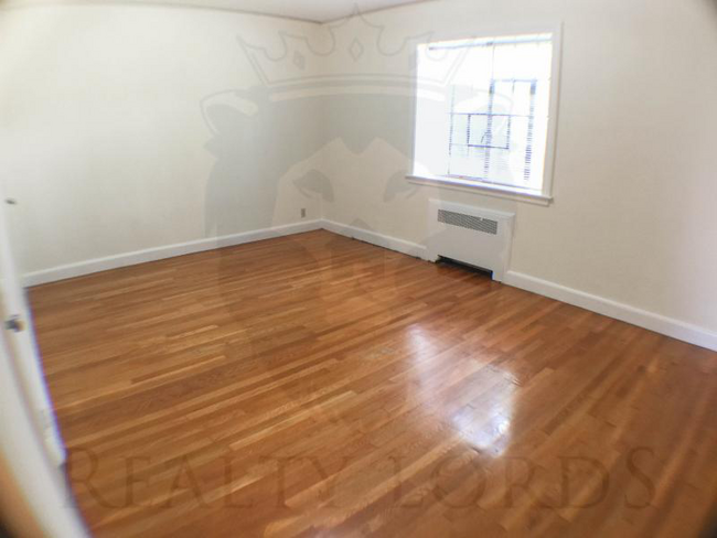 Building Photo - 160 Sewall Ave