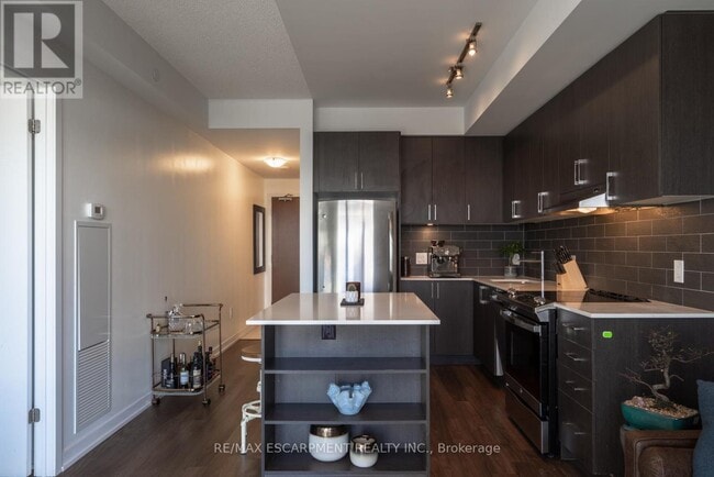 Building Photo - 2560-2560 Eglinton Ave W