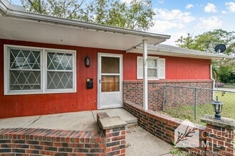 Building Photo - 2048 S Gold St