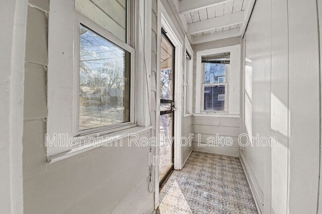 Foto del edificio - 419 W Iroquois Rd