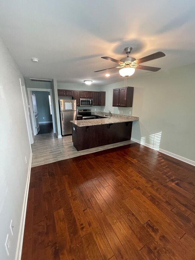 Building Photo - 517 Crestland Ave