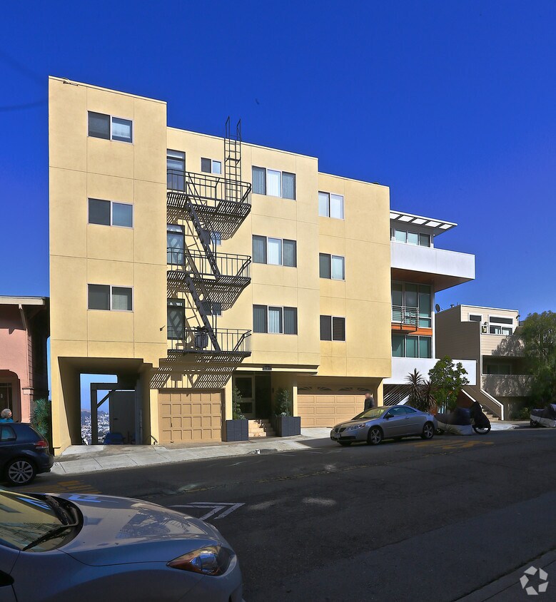 Building Photo - 825-827 Corbett Ave
